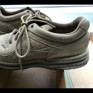 LIKE NEW ROCKPORT NUBUCK WALKING